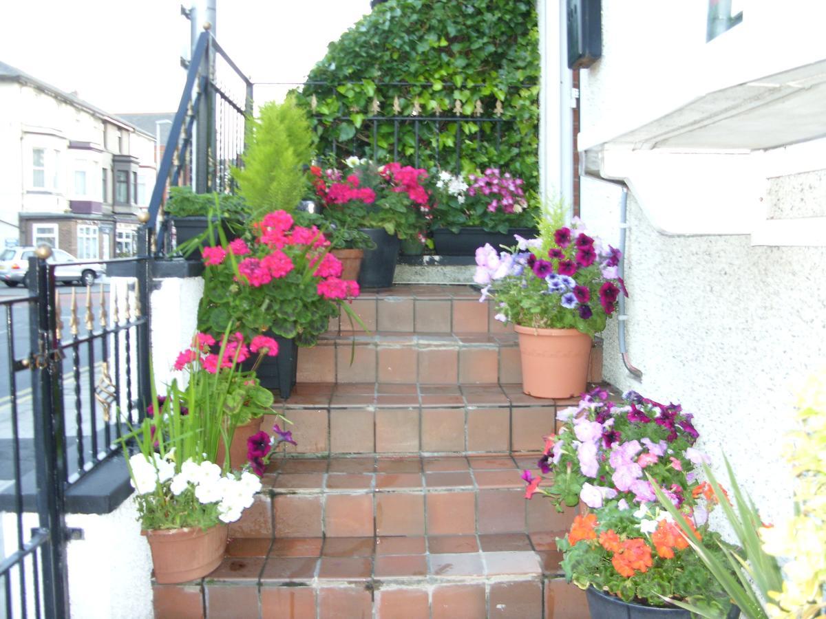 The Manhattan Bed & Breakfast Blackpool Exterior photo